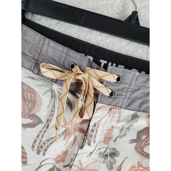 Howler Board Swim Shorts Trunks Mens 38x9 Lazy Gators Egret AOP Drawstring - Picture 7 of 10